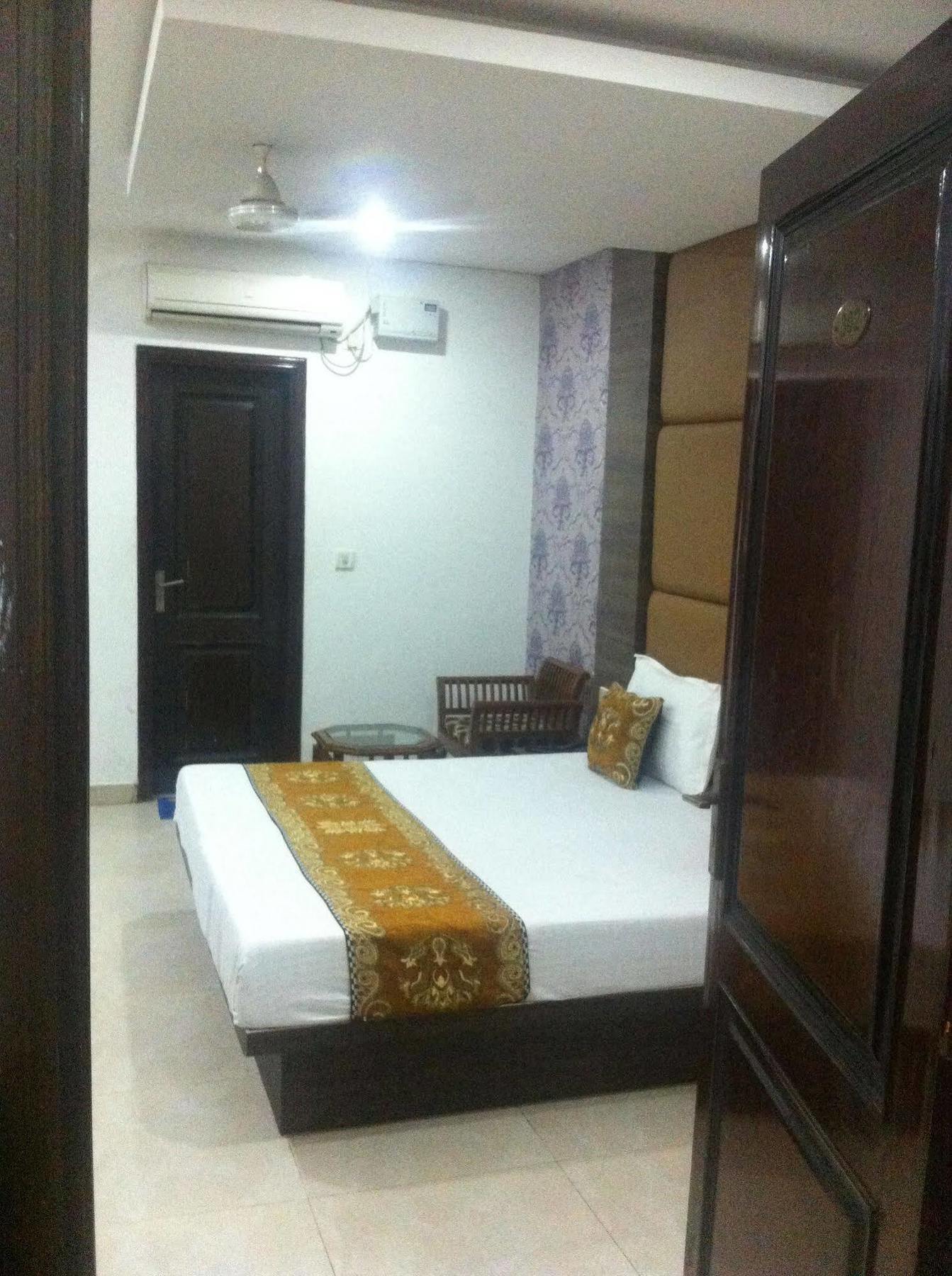Hotel Karat 87 Inn Νέο Δελχί Εξωτερικό φωτογραφία