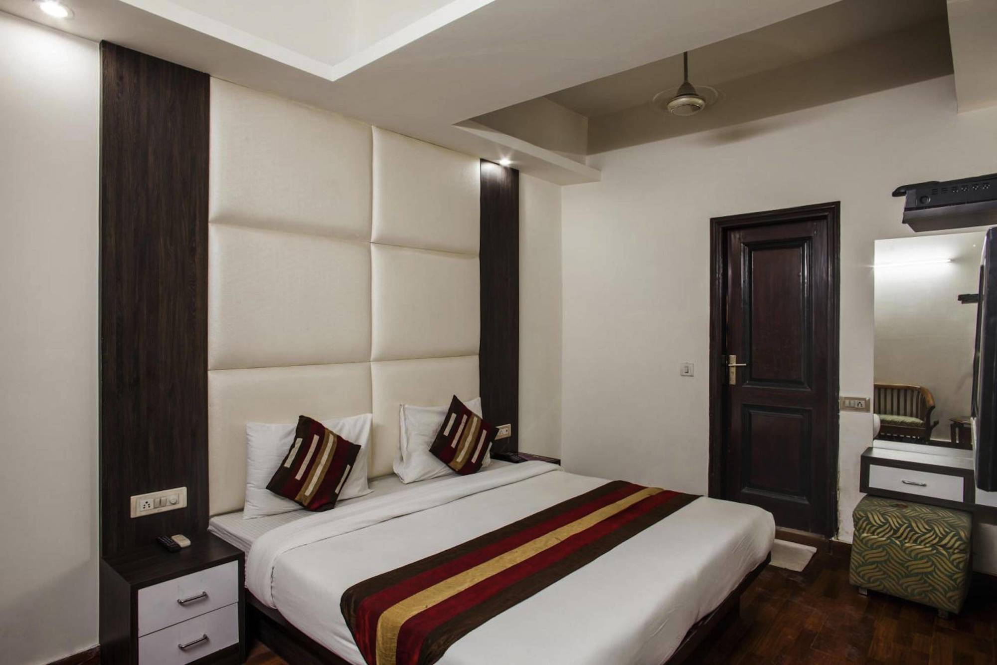 Hotel Karat 87 Inn Νέο Δελχί Εξωτερικό φωτογραφία