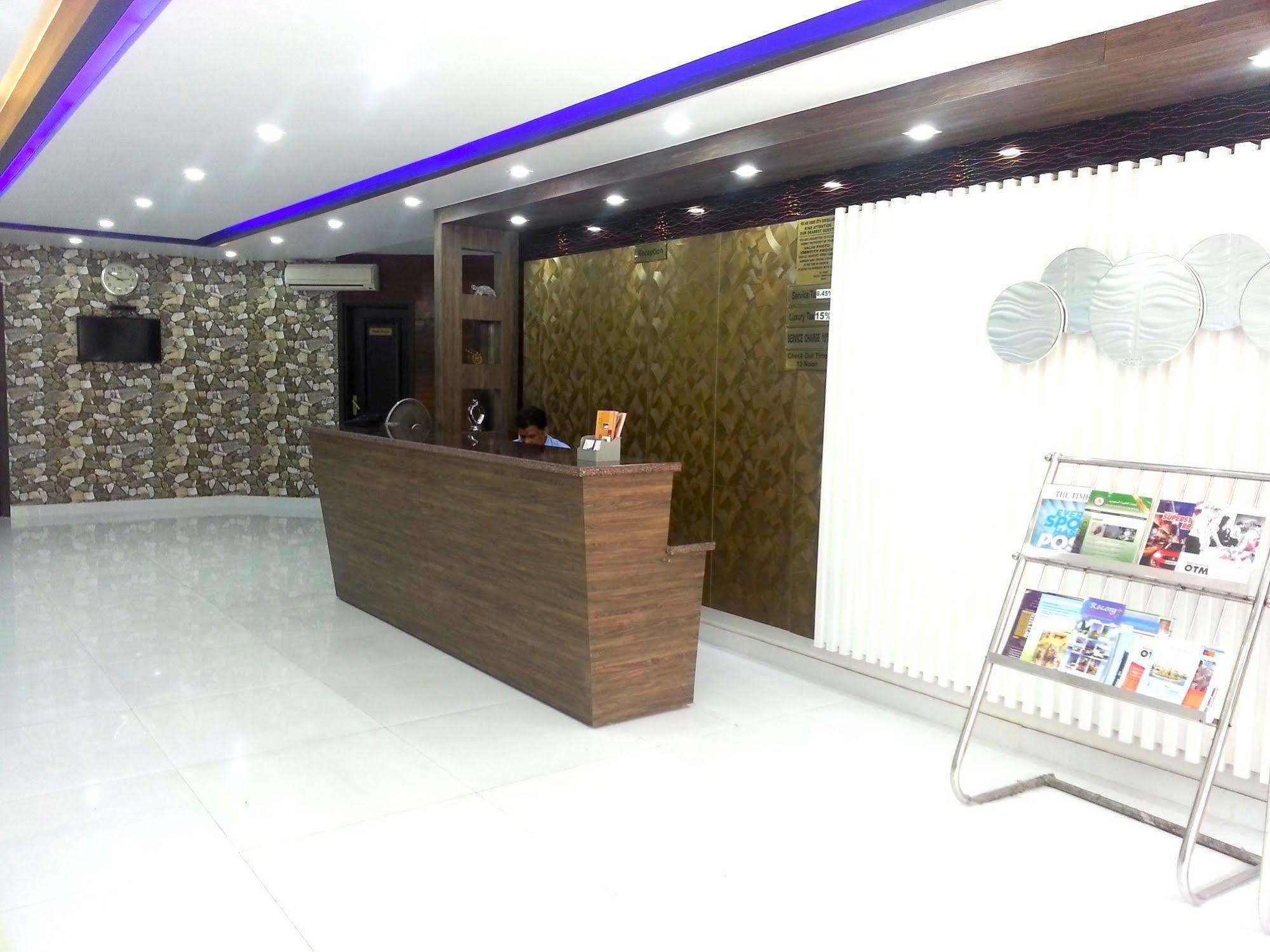 Hotel Karat 87 Inn Νέο Δελχί Εξωτερικό φωτογραφία