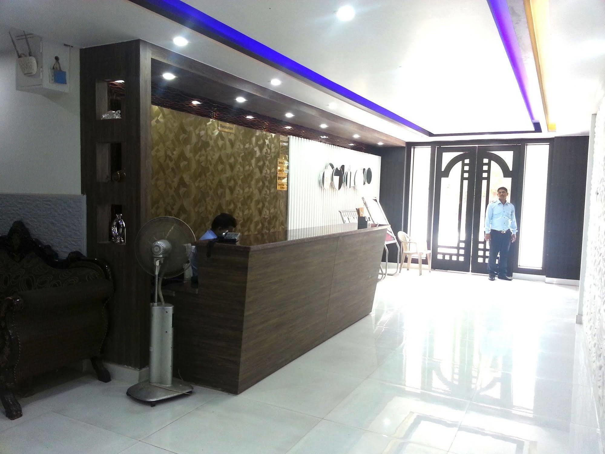 Hotel Karat 87 Inn Νέο Δελχί Εξωτερικό φωτογραφία