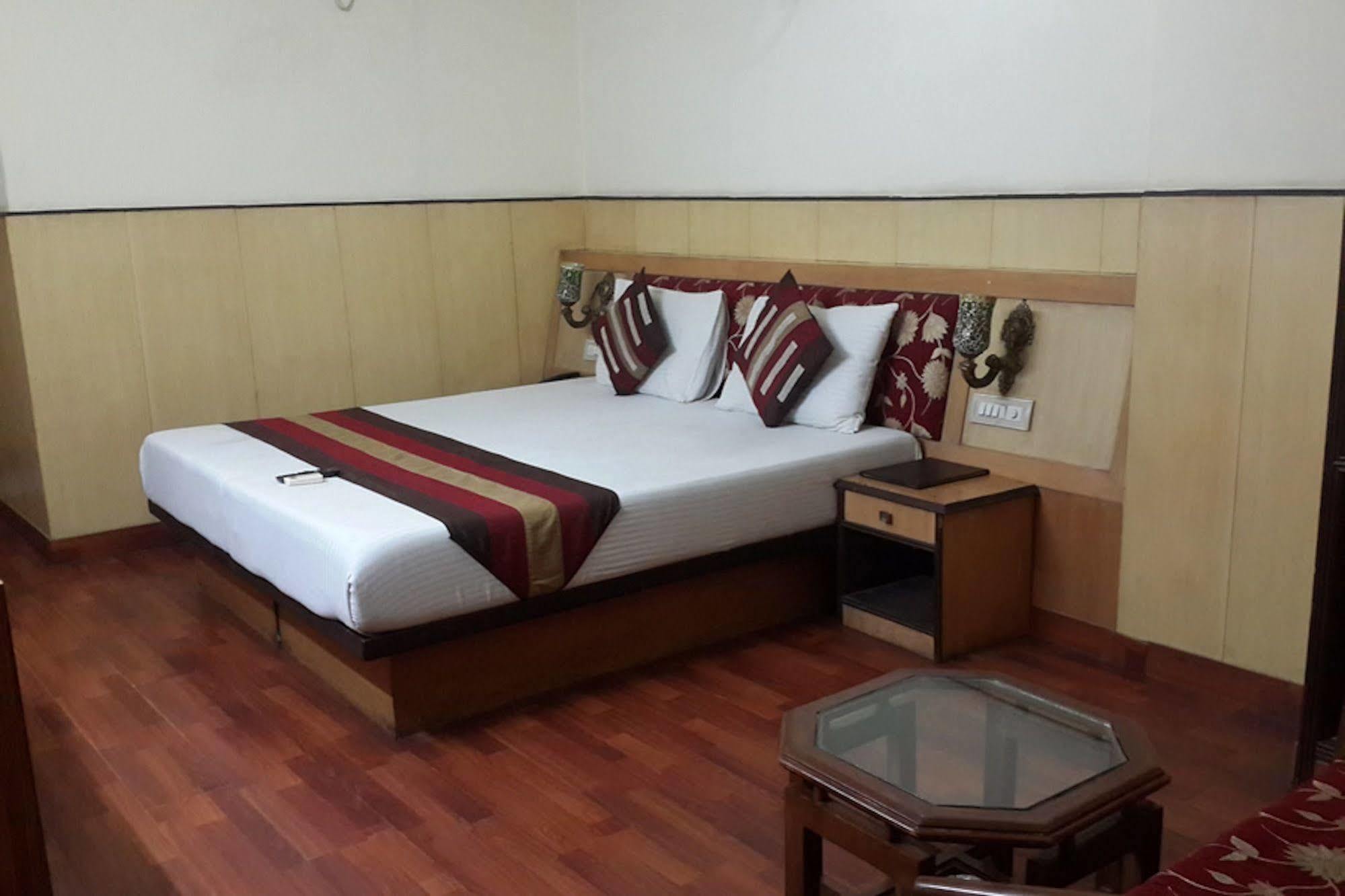 Hotel Karat 87 Inn Νέο Δελχί Εξωτερικό φωτογραφία