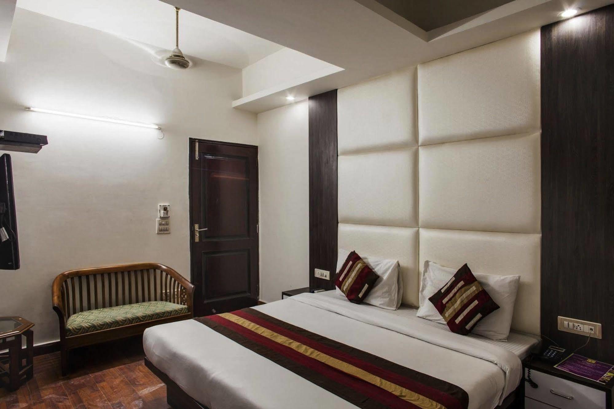 Hotel Karat 87 Inn Νέο Δελχί Εξωτερικό φωτογραφία