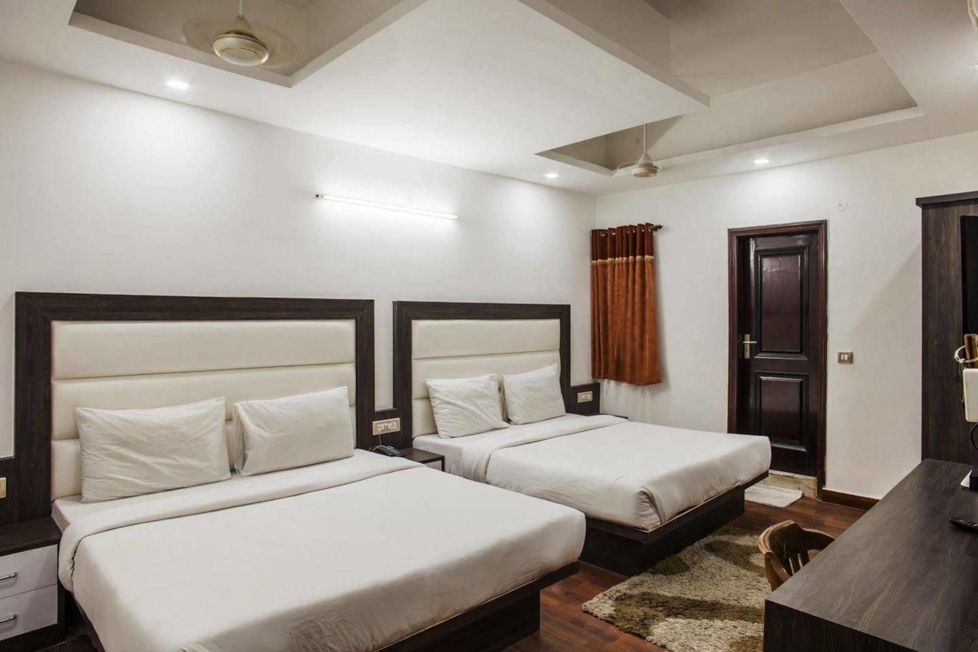Hotel Karat 87 Inn Νέο Δελχί Εξωτερικό φωτογραφία