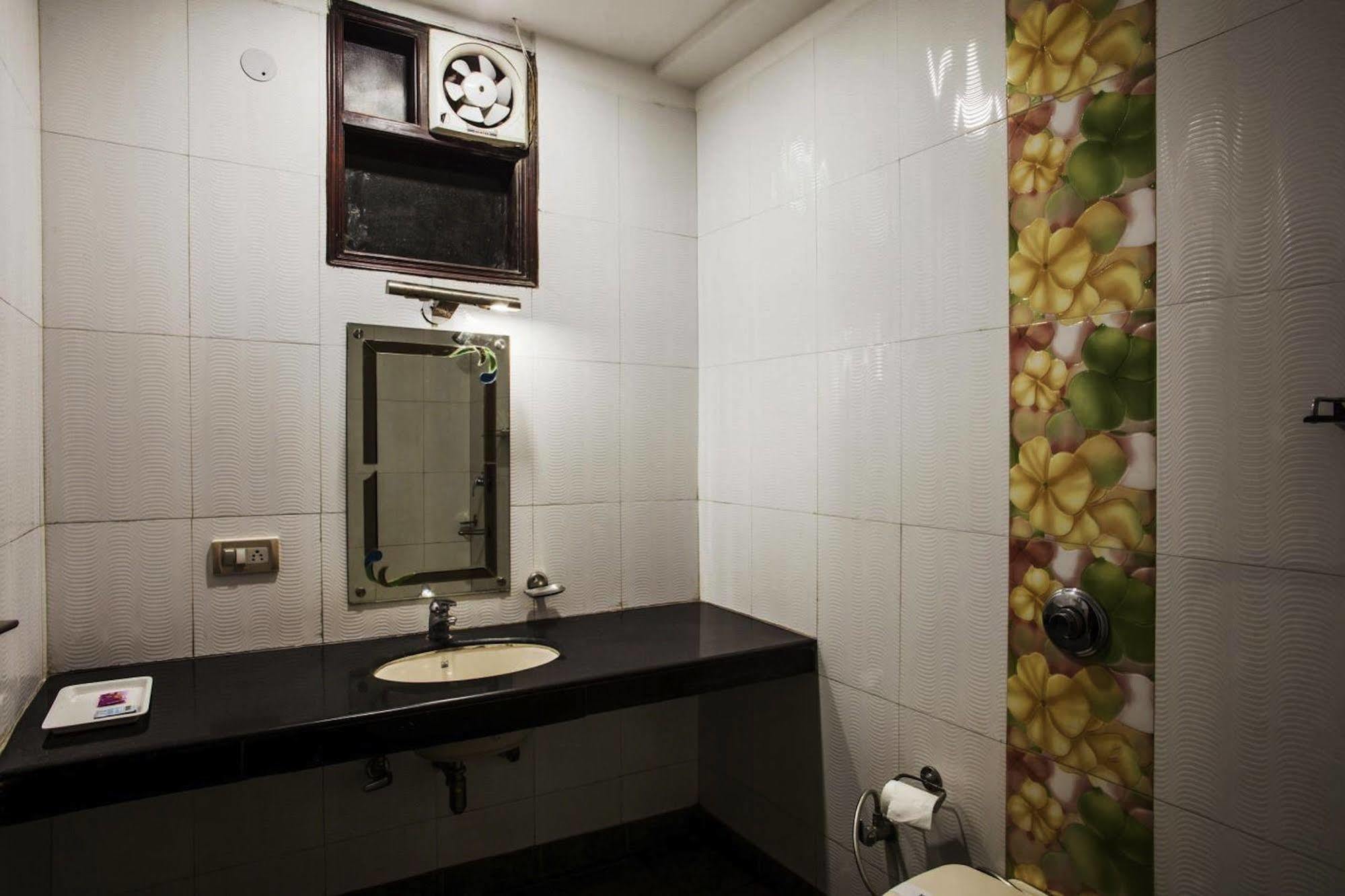 Hotel Karat 87 Inn Νέο Δελχί Εξωτερικό φωτογραφία