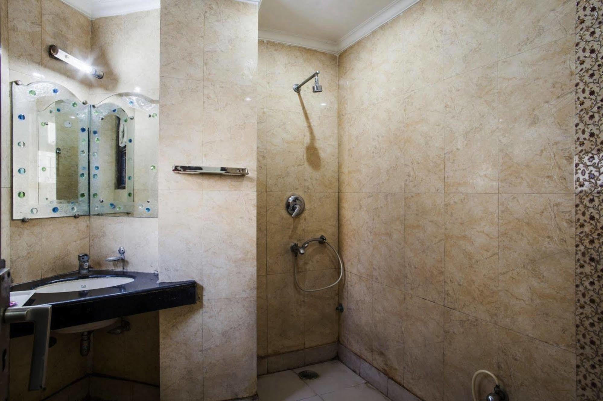 Hotel Karat 87 Inn Νέο Δελχί Εξωτερικό φωτογραφία