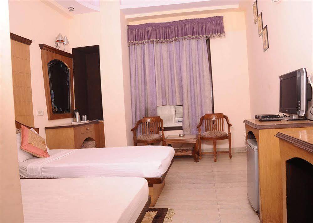 Hotel Karat 87 Inn Νέο Δελχί Εξωτερικό φωτογραφία