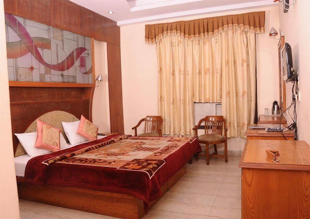 Hotel Karat 87 Inn Νέο Δελχί Εξωτερικό φωτογραφία